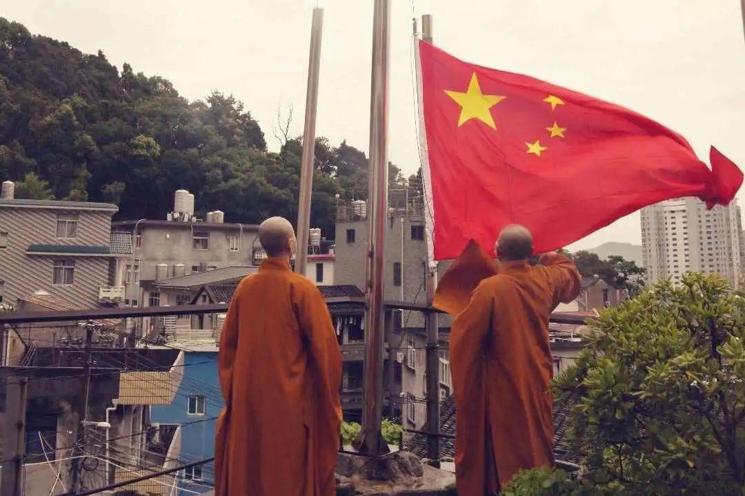 逃离上升的热气球